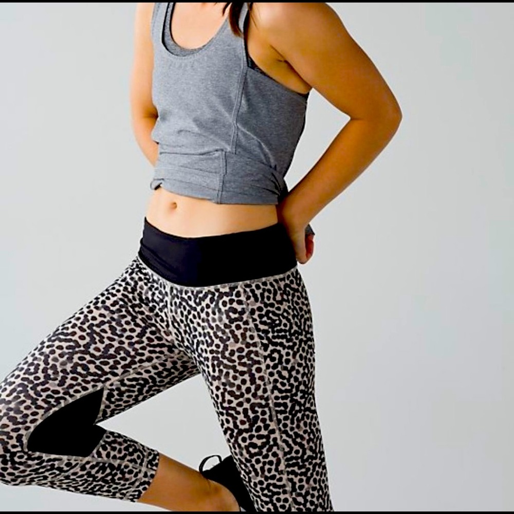 Lululemon crop dot pocket Leggings • Lululemon Leggings •